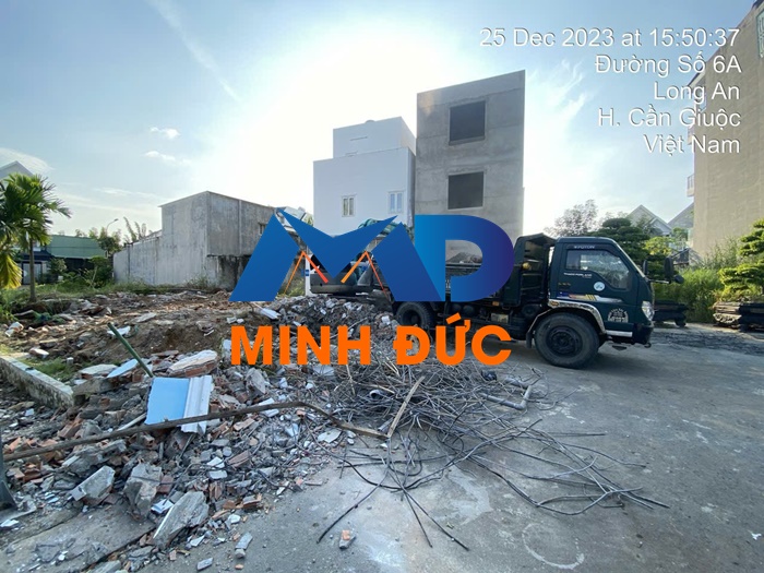 Đơn vị Minh Đức - Chuyên nhận thi công tháo dỡ công trình nhà cũ chuyên nghiệp và uy tín cho khách hàng tại Quận Bình Tân